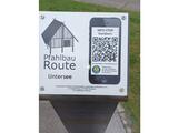 Metallstele mit QR-Codetafel am Info-Stop Steckborn an der Pfahlbau-Route Untersee