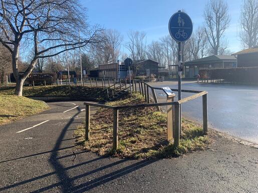Metallstele mit QR-Codetafel in Allensbach