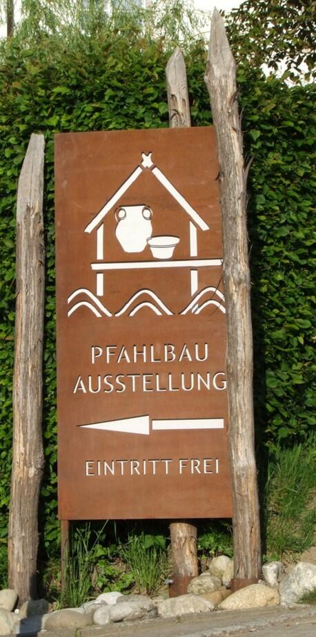 Hinweisschild zur Pfahlbauausstellung in Dingelsdorf, (c) Foto Wolfgang Flick, Konstanz